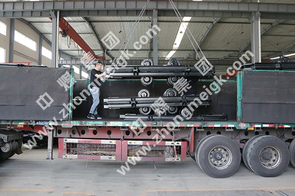 中煤集团一批矿用平板车发往山西临汾