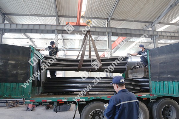 中煤集团一批U型钢支架发往青海海西州