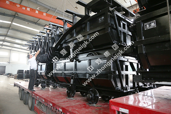 中煤集团一批侧卸式矿车发往云南文山