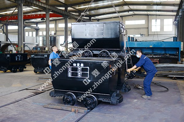 中煤集团一批固定式矿车发往河南新乡